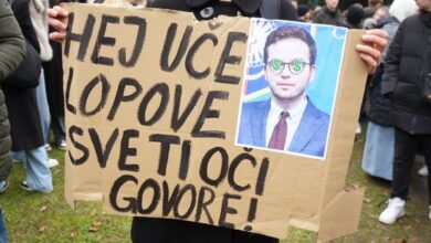 Photo of Studenti prozivaju Uka: Pjevali mu “izađi, mali”; “je li vam vruće premijeru Uče”