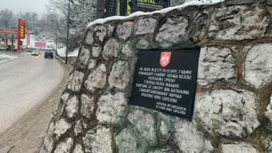 Photo of Tužilaštvo BiH neće voditi istragu zbog ploče ratnom zločincu Mladiću: Kažu da je postavljena dok nije bio osuđen