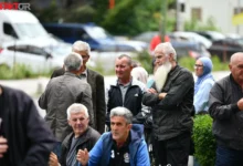 Photo of Blizu 250 radnika Krivaje ispred zgrade Vlade FBiH, krive premijera Nikšića: Mi nemamo hljeba da jedemo…