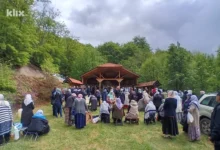 Photo of Na Dobrim vodama kod Foče vjernici traže mir i lijek: “Ko jednom dođe uvijek se vraća”