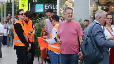 Photo of Mali broj građana ispred zgrade OHR-a: “Tražimo da se zadrže ovlasti visokog predstavnika i da bude iz Evrope”
