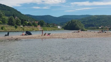 Photo of Visoke temperature izmamile građane na obale Drine: Počela sezona kupanja u Goraždu