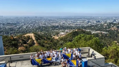 Photo of Navijači BiH počeli pristizati u Los Angeles, iznad grada se orili “Ljiljani” Halida Bešlića