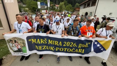 Photo of Marš mira krenuo ka Potočarima: Više od šest hiljada osoba korača trasom kojom se bježalo od smrti