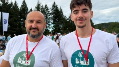 Photo of Gotovo cijela muška loza Ibrahimovića ubijena je u Srebrenici: Unuk danas nosi djedovo ime i korača ka Potočarima