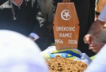 Photo of Klanjana dženaza generalu Ramizu Drekoviću: Veliki broj saboraca i građana ispratio prvog komandanta Petog korpusa