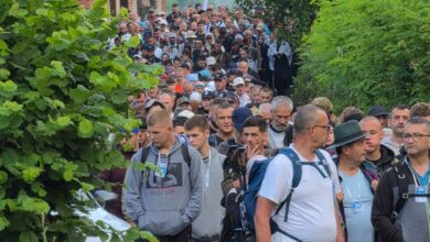 Photo of Učesnici Marša mira krenuli ka Mravinjcima: Korak po korak čuvaju sjećanje na žrtve genocida