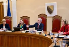 Photo of SNSD se Ustavnom sudu BiH žalio na Schmidtov zakon kojim je osuđen Dodik: Odluka sutra?