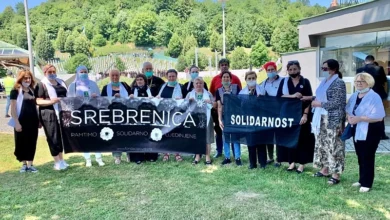 Photo of Žene u crnom u Beogradu organiziraju stajanje u tišini za žrtve genocida u Srebrenici