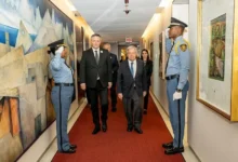 Photo of Bećirović s generalnim sekretarom UN-a Guterresom: Rezolucija i spomenik Cvijet Srebrenice su trajno naslijeđe
