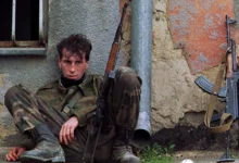 Photo of Preminuo ratni heroj Nisvet Žerić-Nića: Njegova fotografija iz oslobođenog Sanskog Mosta obišla je svijet