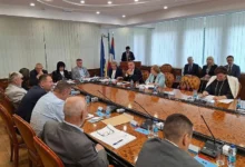 Photo of Vijeće naroda RS-a danas o pokretanju veta na nekoliko odluka: Među njima i zabrana simbola Armije RBiH