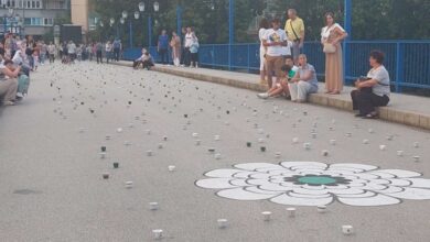 Photo of Večeras na mostovima u Goraždu i Ustikolini performans „Nema te na kahvi“
