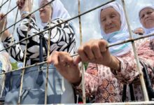 Photo of Porodice žrtava obišle mjesta masovnih strijeljanja: Svaki dolazak je sve teži