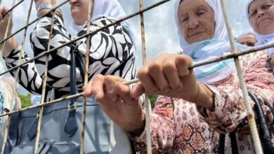 Photo of Porodice žrtava obišle mjesta masovnih strijeljanja: Svaki dolazak je sve teži