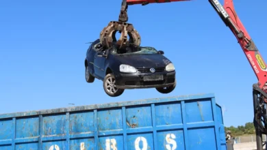 Photo of Policija u Sarajevu počela uništavati oduzeta vozila: Pod presom završio i Golf 6