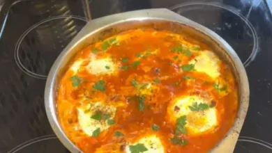 Photo of Brz i ukusan doručak iz rerne: Jaja, feta i paradajz gotovi za 20 minuta