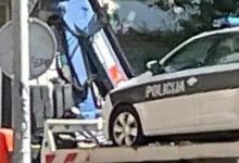 Photo of Samo u BiH: Pauk odvezao policijski automobil, ljudi gledali u čudu