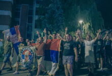 Photo of Sramotne scene u Zvorniku i Višegradu: Stotine ljudi u defileu skandiralo ime ratnog zločinca Ratka Mladića