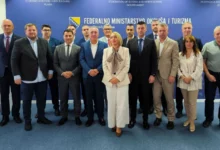 Photo of Ministrica Pozder s predstavnicima 15 lokalnih zajednica potpisala ugovore: Više od 1,24 miliona KM za projekte zaštite okoliša i razvoja turizma