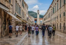 Photo of Slavljenje zločinca ih skupo koštalo: Zbog veličanja Ratka Mladića uhapšena četiri državljanina BiH u Dubrovniku