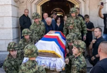 Photo of Evropska komisija zatvorila oči: Glasnogovornica tvrdi da zločinac Ratko Mladić nije sahranjen uz državne počasti
