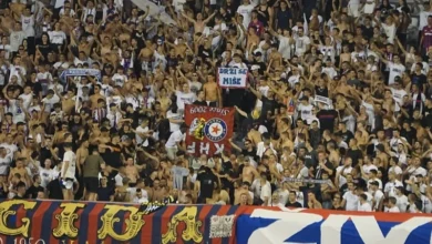 Photo of Navijači Hajduka zapalili transparent Čeha koji su veličali Ratka Mladića, pokazali šta misle o zločincu