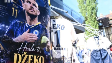 Photo of Zenica se sprema za spektakl: Ulice pune navijačkih rekvizita, sve u znaku Edina Džeke