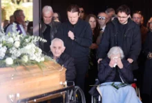 Photo of Goran Bare sahranjen na groblju u Vinkovcima: Roditelji u suzama ispratili sina na posljednji počinak