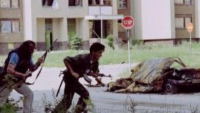 Photo of Prije 34 godine vođena je jedna od ključnih bitaka za Sarajevo: “11 plavih” i Trg heroja nisu pali